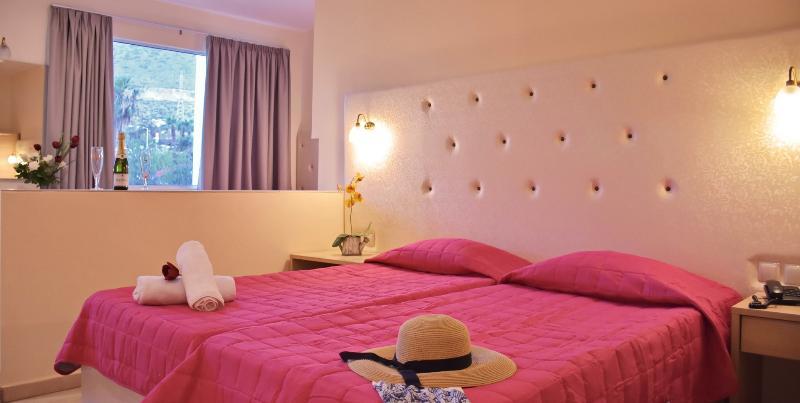 Eri Beach & Village Hotel แอร์ซอนิสซอส ภายนอก รูปภาพ